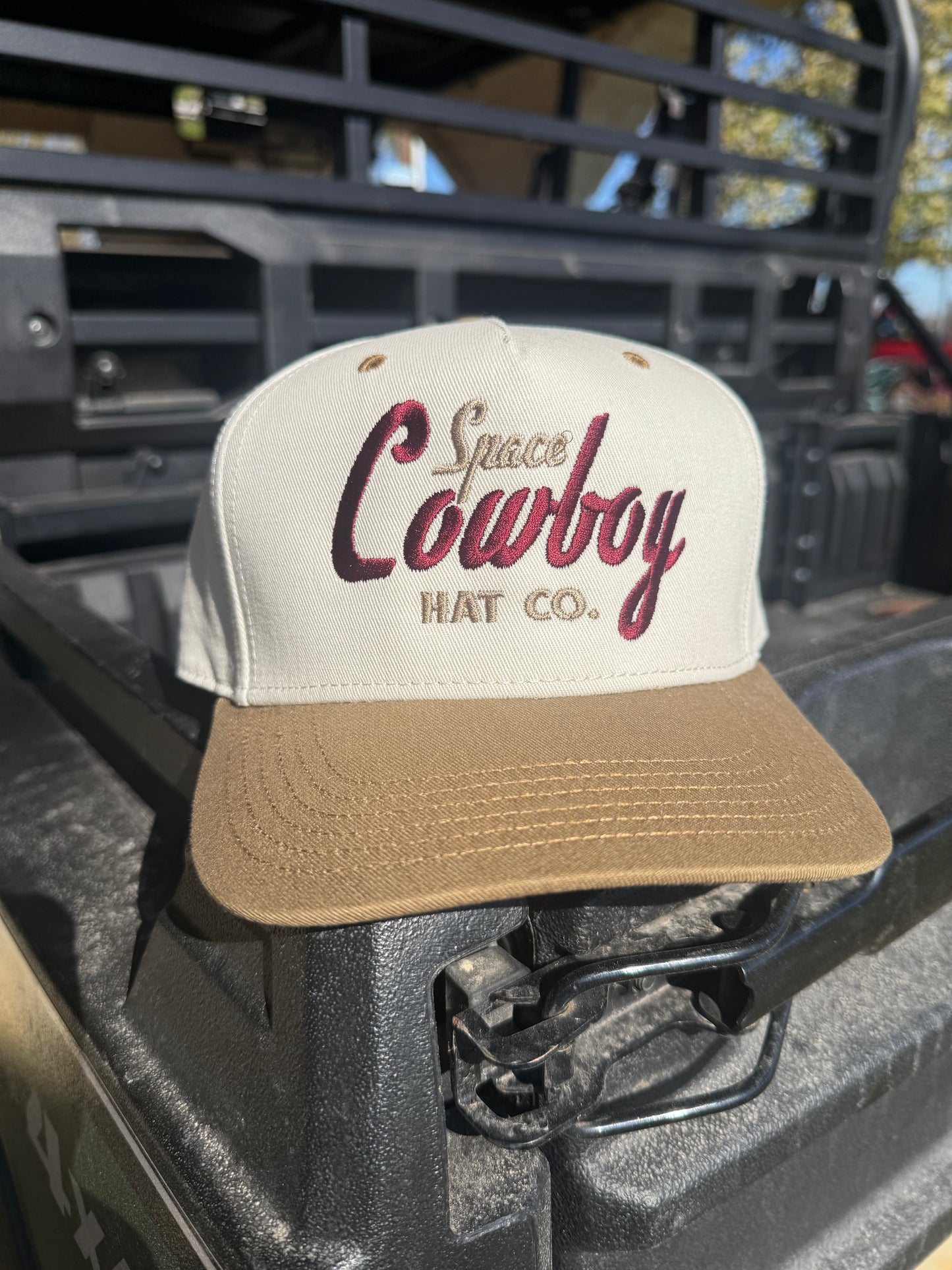 Curved Brim/Brown/Maroon